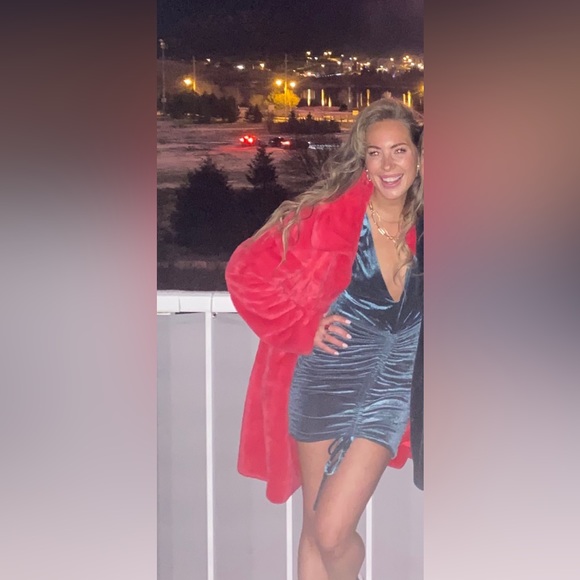 Emerald green velvet material. Scrunch front and back. Very flattering! - Picture 3 of 3